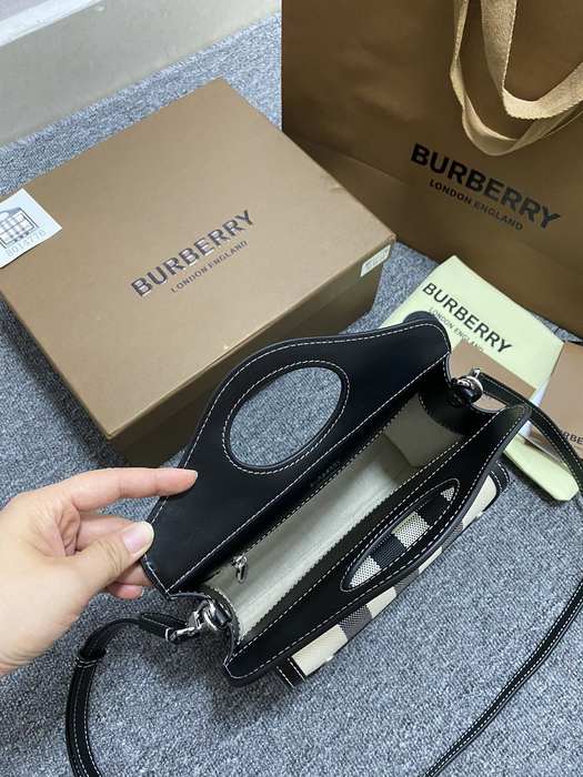 Burberry Stylish Tote with modern design traits Black 01A