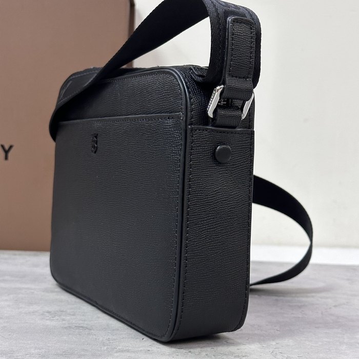 Burberry Tote Bag with Stylish Design Black 01A