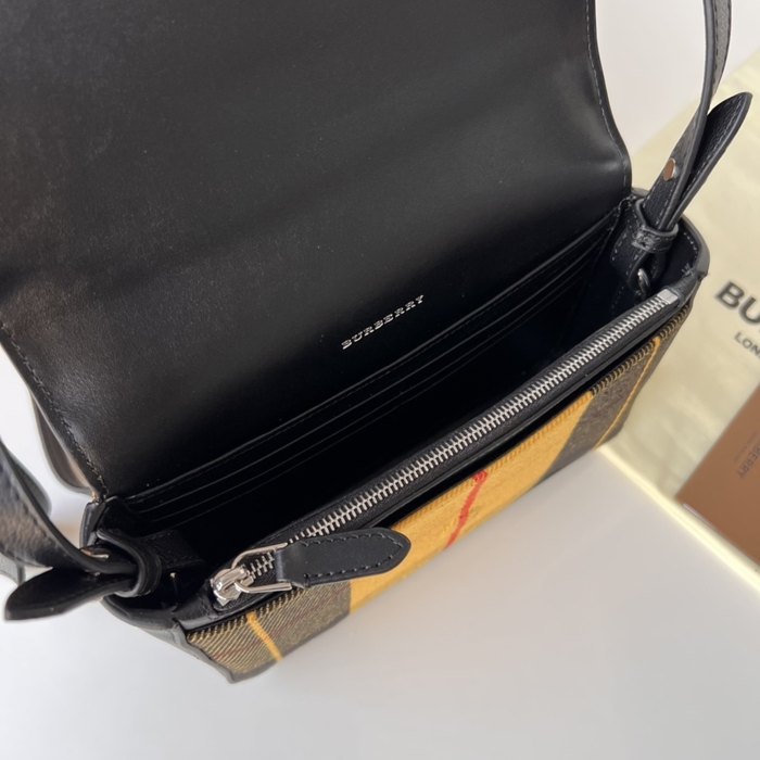 Burberry Tote Bag with stylish traits Beige 01A 3