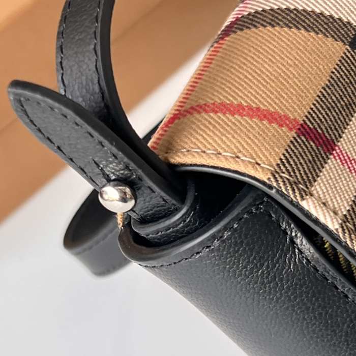 Burberry Tote Bag with stylish traits Beige 01A 3