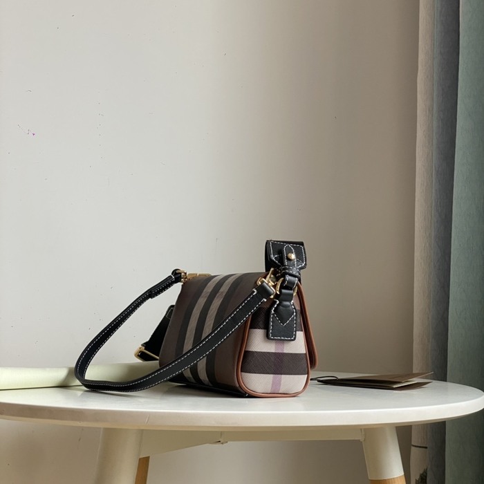 Burberry Tote bag with checked pattern traits Brown 01A