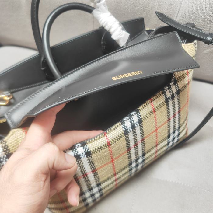 Burberry Tote bag with checkered pattern and leather accents Black 01A