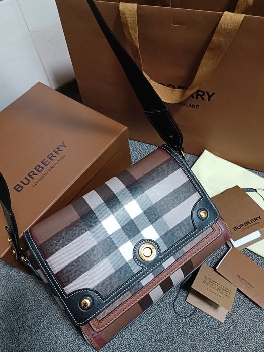 Burberry Tote bag with classic design traits Brown 01A