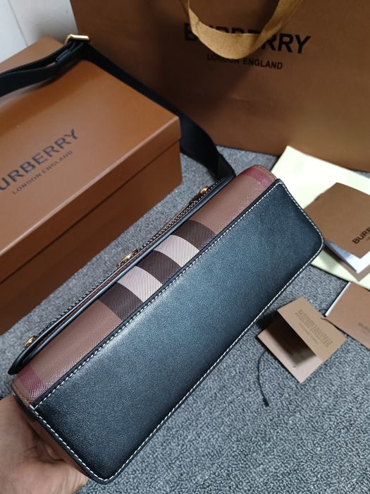 Burberry Tote bag with classic design traits Brown 01A