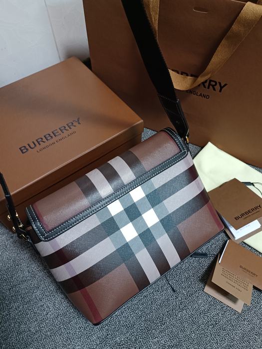 Burberry Tote bag with classic design traits Brown 01A
