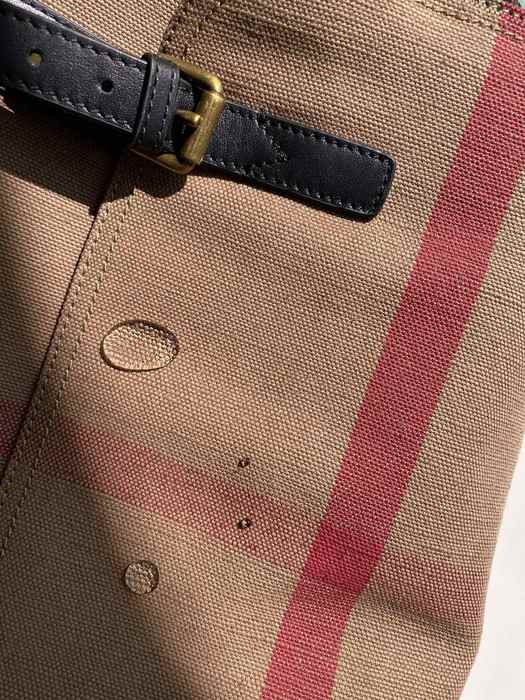 Burberry Tote bag with classic elements Beige 01A