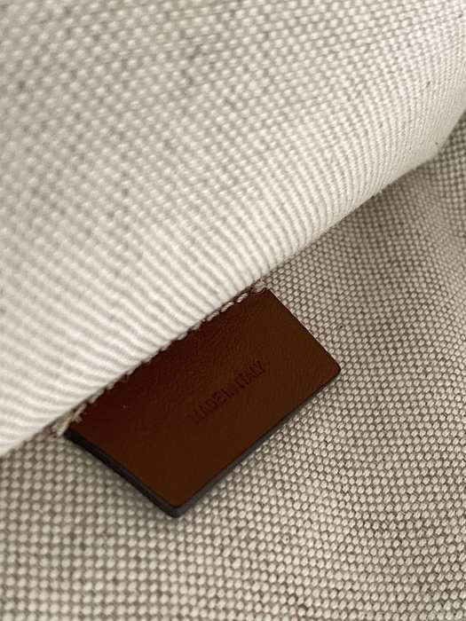 Burberry Tote bag with dual handles and structured design Beige 01A