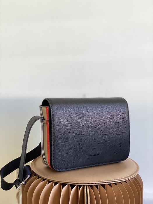 Burberry Tote bag with dual texture design Black 01A