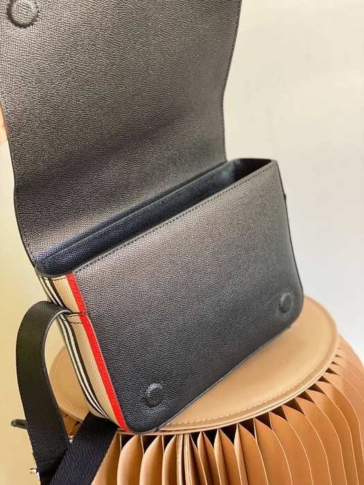 Burberry Tote bag with dual texture design Black 01A