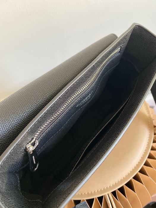 Burberry Tote bag with dual texture design Black 01A