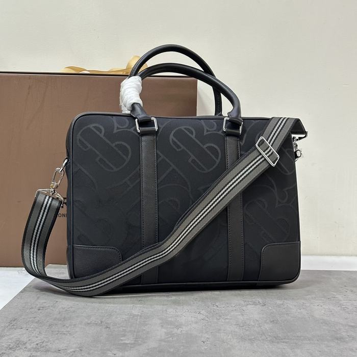 Burberry Tote bag with elegant design Black 01A
