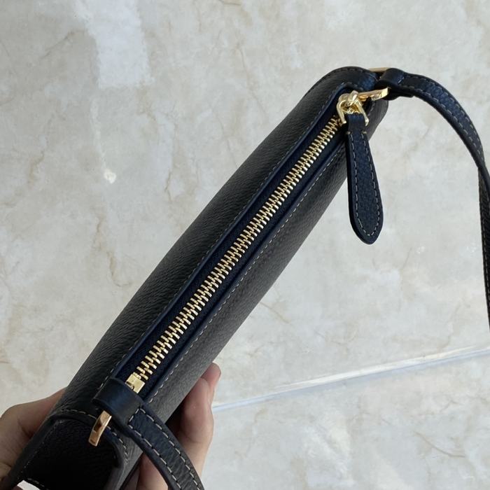 Burberry Tote bag with elegant design Navy 01A