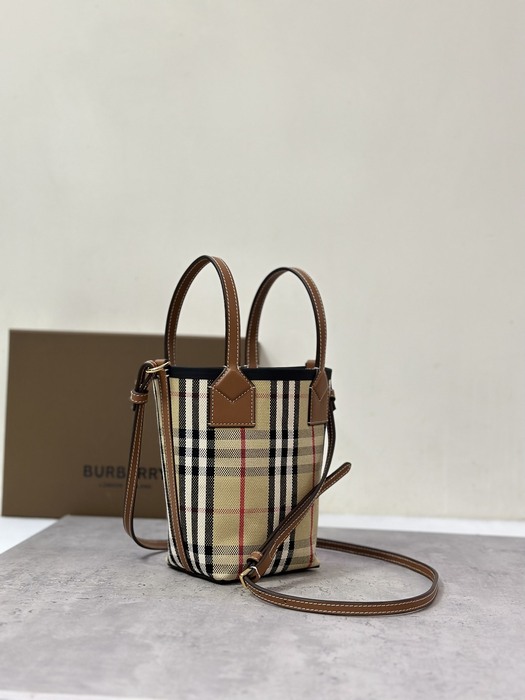 Burberry Tote bag with leather handles and check pattern Beige 01A