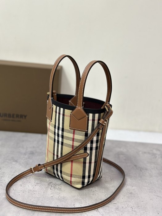 Burberry Tote bag with leather handles and check pattern Beige 01A