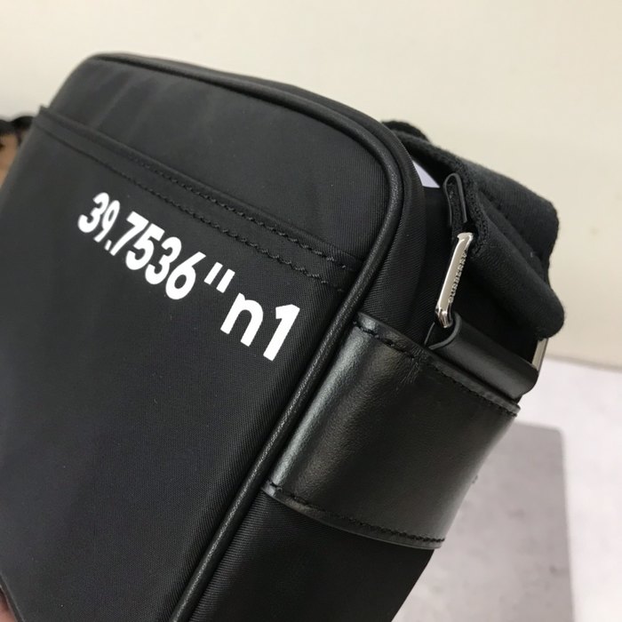 Burberry Tote bag with modern design traits Black 01A