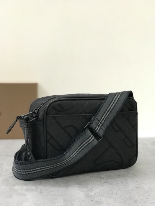 Burberry Tote bag with sleek design Black 01A 2