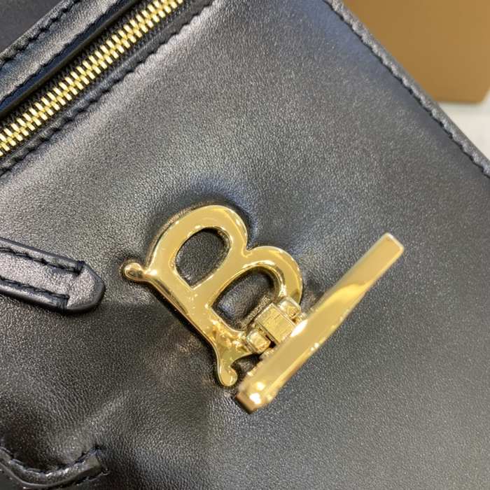 Burberry Tote bag with sleek design Black 01A 3