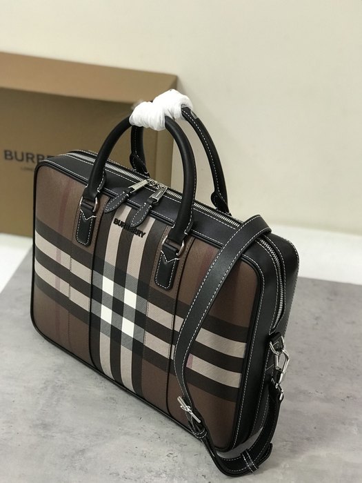 Burberry Tote bag with sleek design Black 01A 5