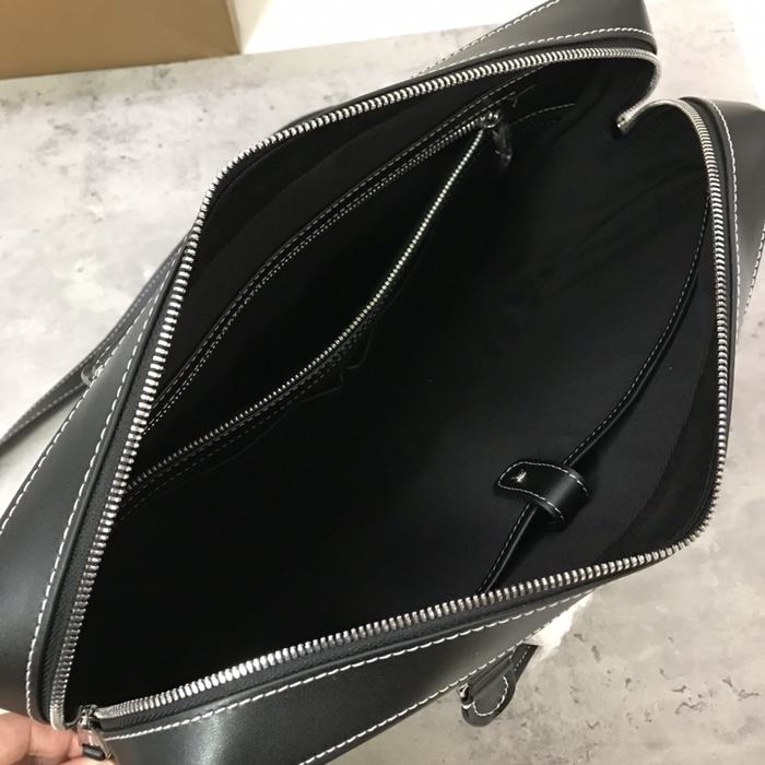 Burberry Tote bag with sleek design Black 01A 5