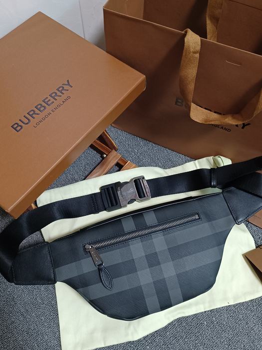 Burberry Tote bag with sleek design features Black 01A 2