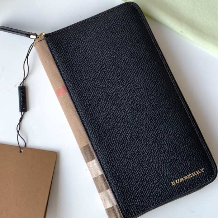 Burberry Tote bag with sleek design features Black 01A