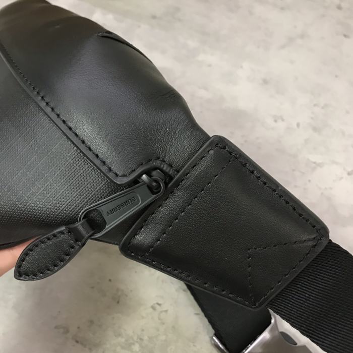 Burberry Tote bag with sleek design traits Black 01A 5