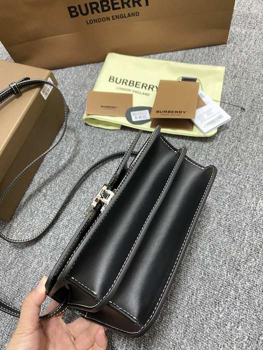 Burberry Tote bag with structured design Beige 01A 3