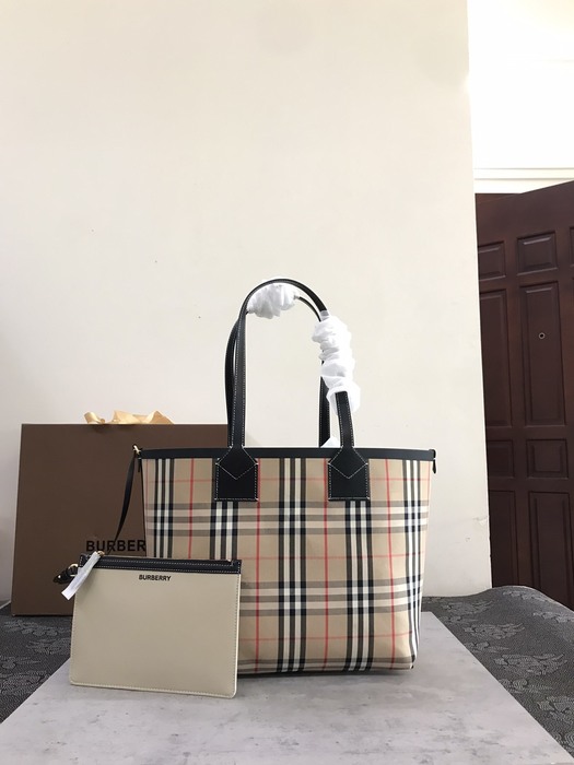 Burberry Tote bag with stylish accents Beige 01A