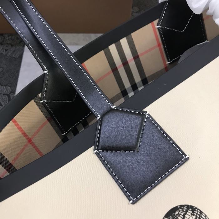 Burberry Tote bag with stylish accents Beige 01A