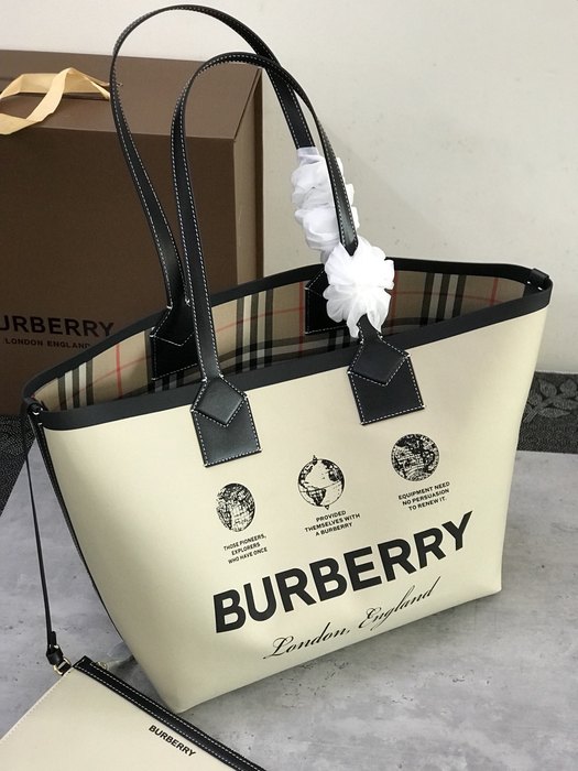 Burberry Tote bag with stylish accents Beige 01A