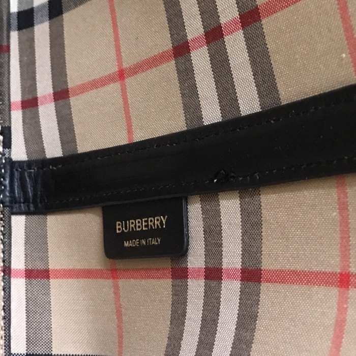 Burberry Tote bag with stylish accents Beige 01A