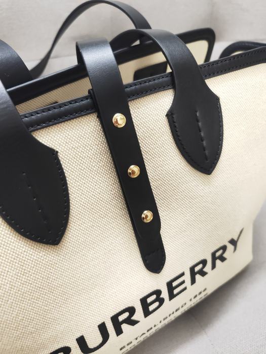 Burberry Tote bag with stylish characteristics Beige 01A