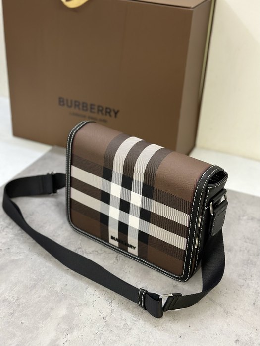 Burberry Tote bag with stylish design Brown 01A 2