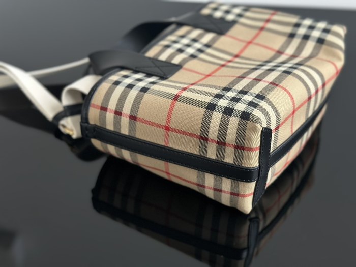 Burberry Tote bag with stylish design traits Beige 01A