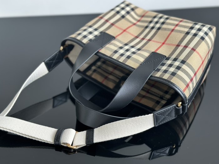 Burberry Tote bag with stylish design traits Beige 01A
