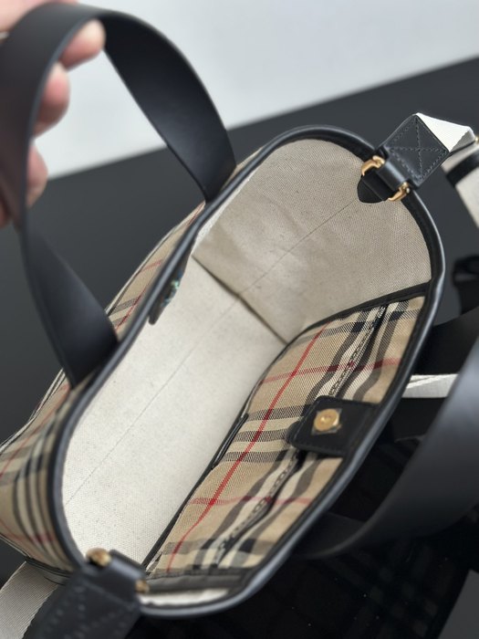 Burberry Tote bag with stylish design traits Beige 01A