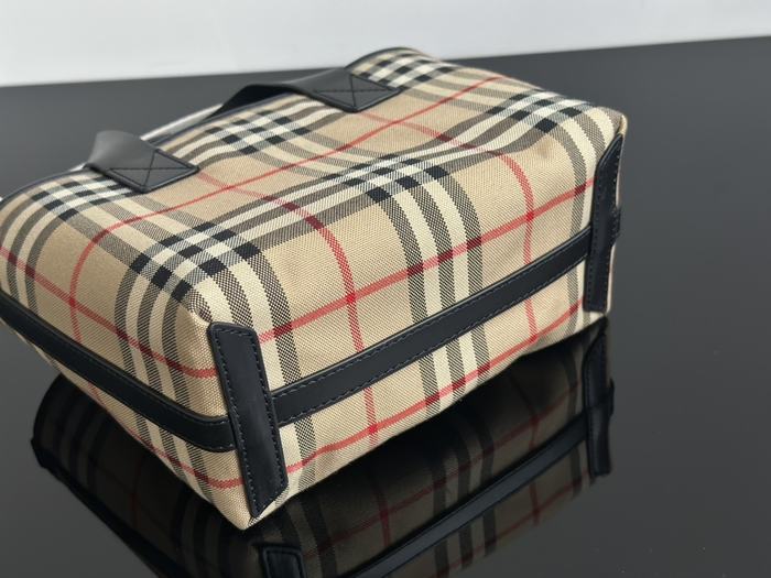 Burberry Tote bag with stylish design traits Beige 01A