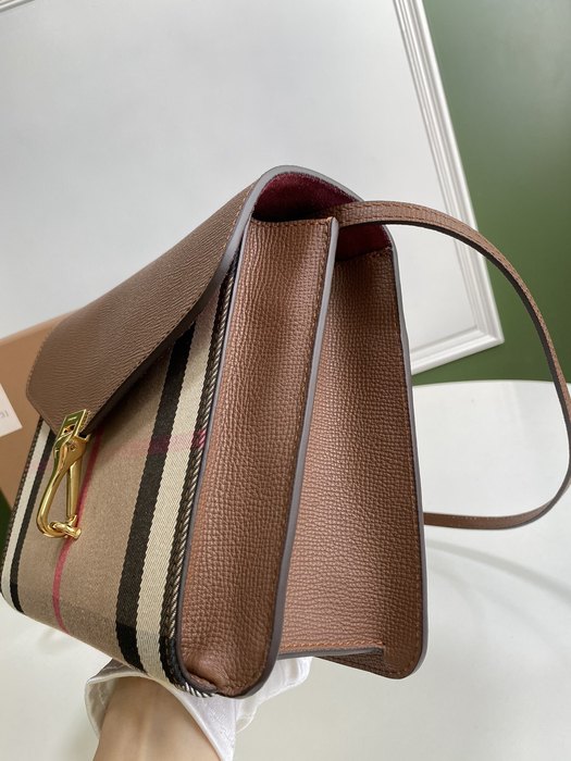 Burberry Tote bag with stylish features Beige 01A 4