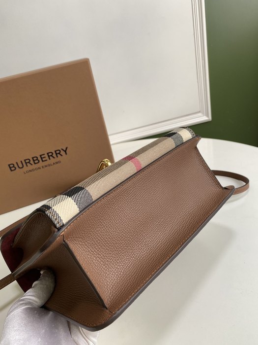 Burberry Tote bag with stylish features Beige 01A 4
