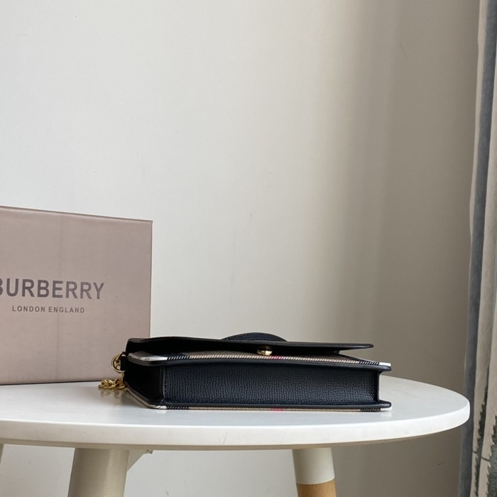 Burberry Tote bag with stylish features Black 01A 2