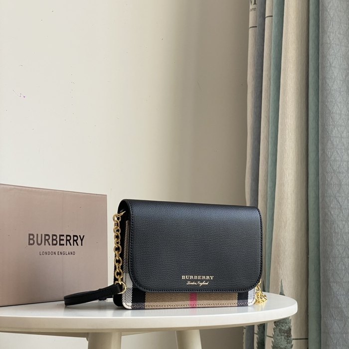 Burberry Tote bag with stylish features Black 01A 2