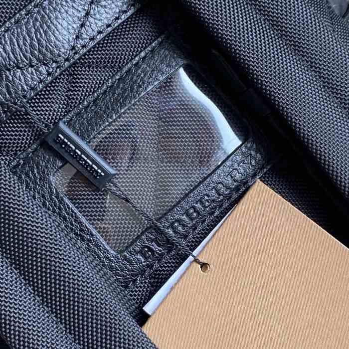 Burberry Tote bag with stylish features Black 01A 6