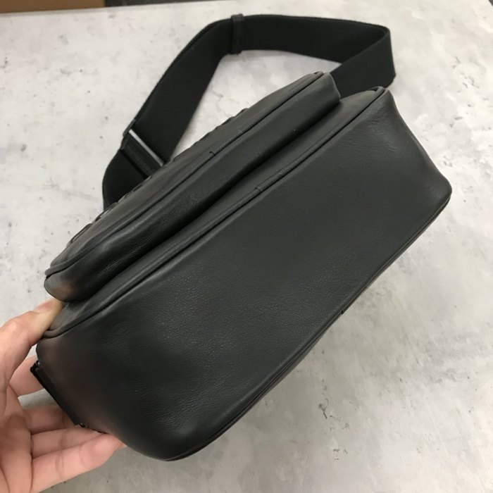 Burberry Tote bag with stylish features Black 01A