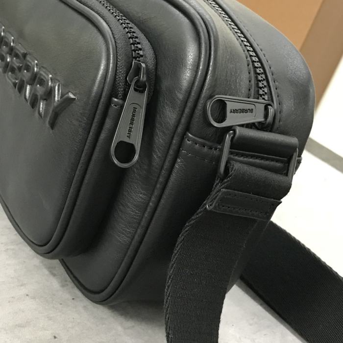 Burberry Tote bag with stylish features Black 01A