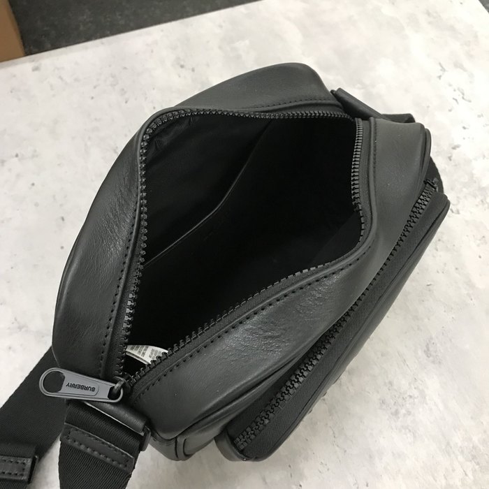 Burberry Tote bag with stylish features Black 01A