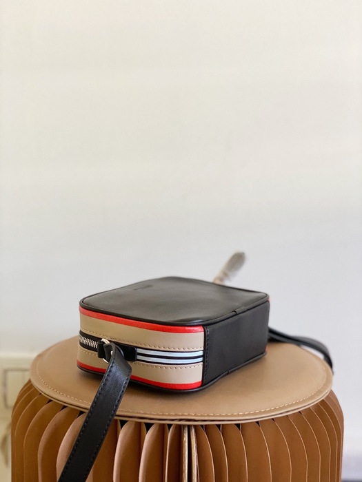 Burberry Tote bag with stylish features Blue 01A 3