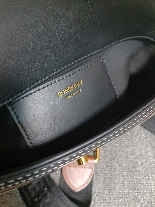 Burberry Tote bag with stylish features Brown 01A 2