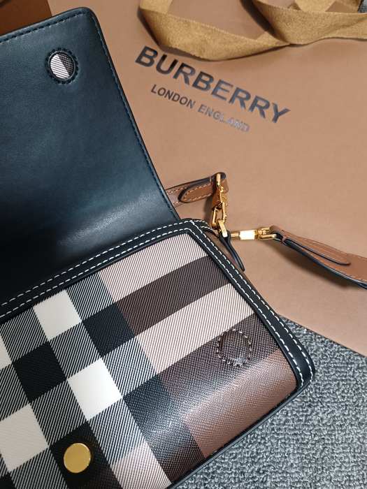 Burberry Tote bag with stylish features Brown 01A 2