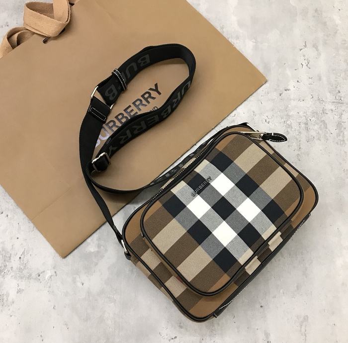 Burberry Tote bag with stylish features Brown 01A 3