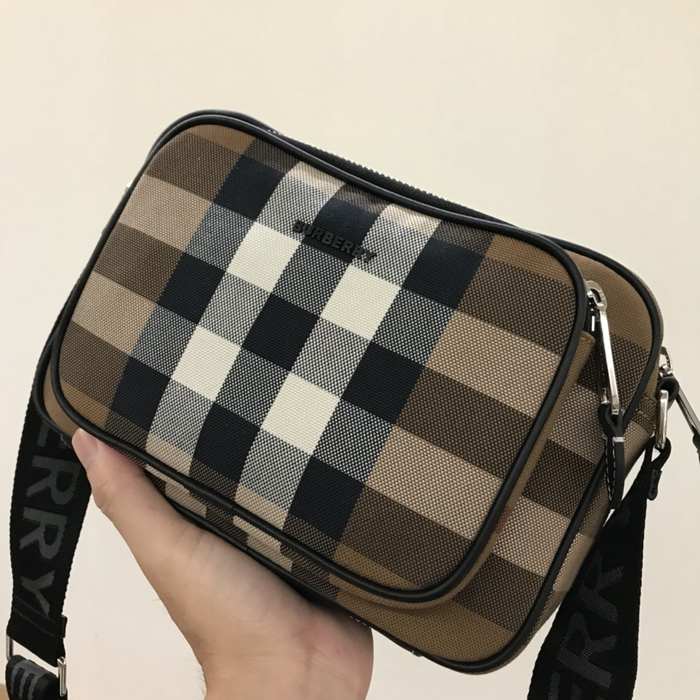 Burberry Tote bag with stylish features Brown 01A 3